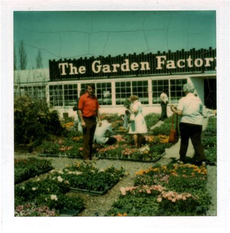 what are the hours for the garden factory